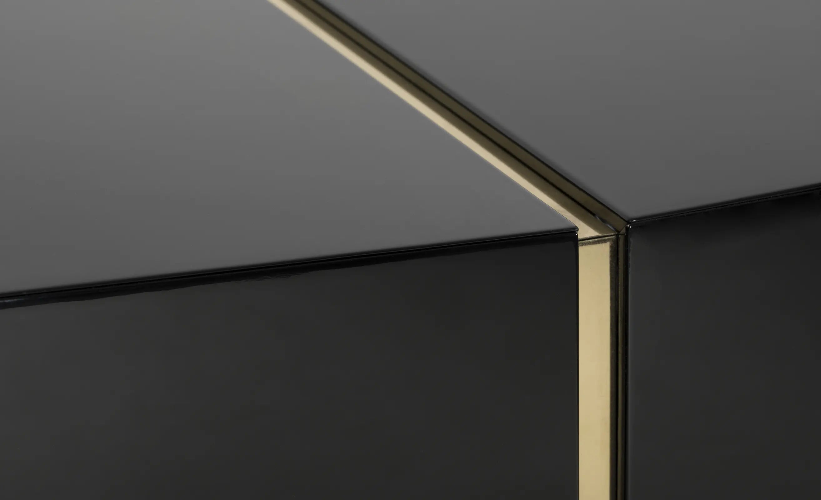 Darian Side Board