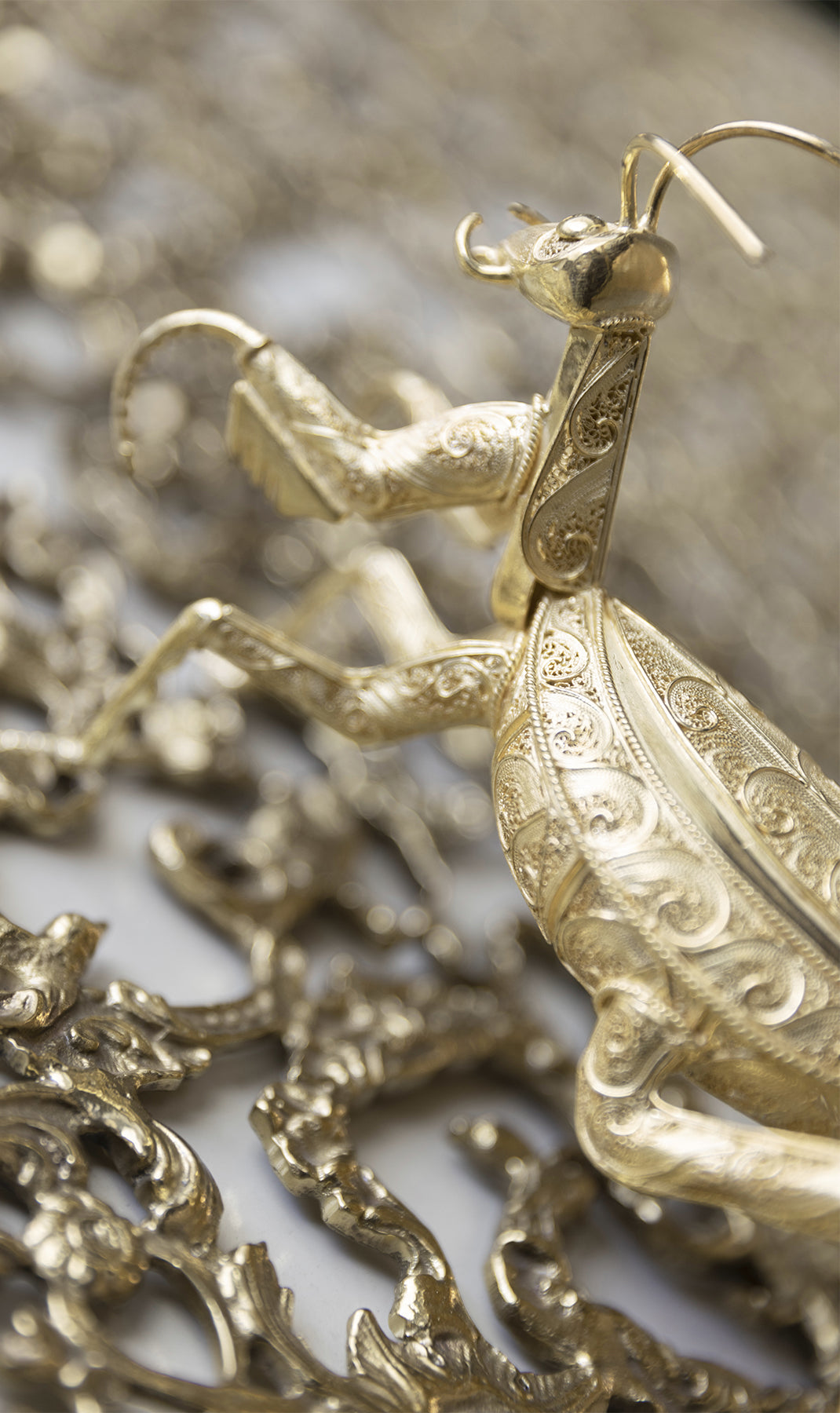 Filigree Praying Mantis Gold Decor